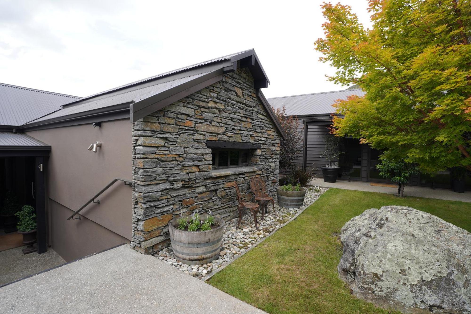 Mt Rosa Lodge Boutique Vineyard Accommodation วานากา ภายนอก รูปภาพ